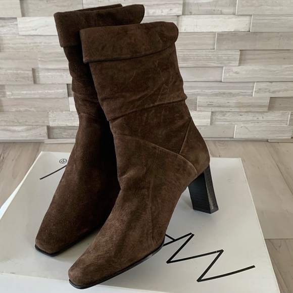 Brown suede boots - Picture 1 of 3